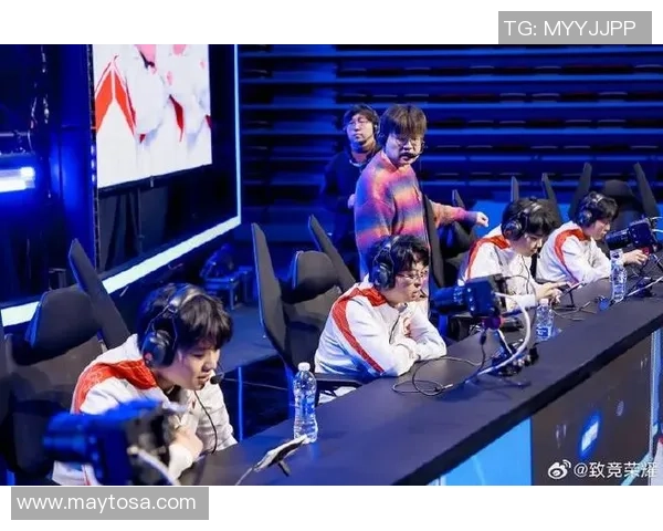 WE在大师赛中的耐力表现分析与战术解读 WE在大师赛中的耐力表现分析与战术解读